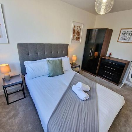 Free Parking: Old Trafford Apartment مانشستر المظهر الخارجي الصورة