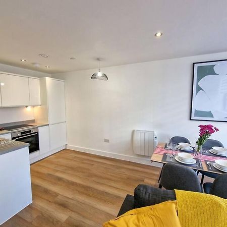 Free Parking: Old Trafford Apartment مانشستر المظهر الخارجي الصورة