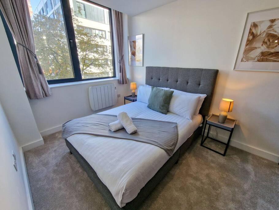 Free Parking: Old Trafford Apartment مانشستر المظهر الخارجي الصورة