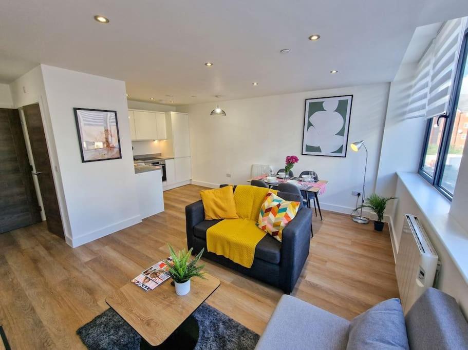 Free Parking: Old Trafford Apartment مانشستر المظهر الخارجي الصورة