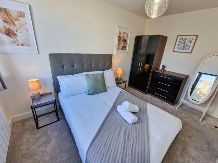 Free Parking: Old Trafford Apartment مانشستر المظهر الخارجي الصورة