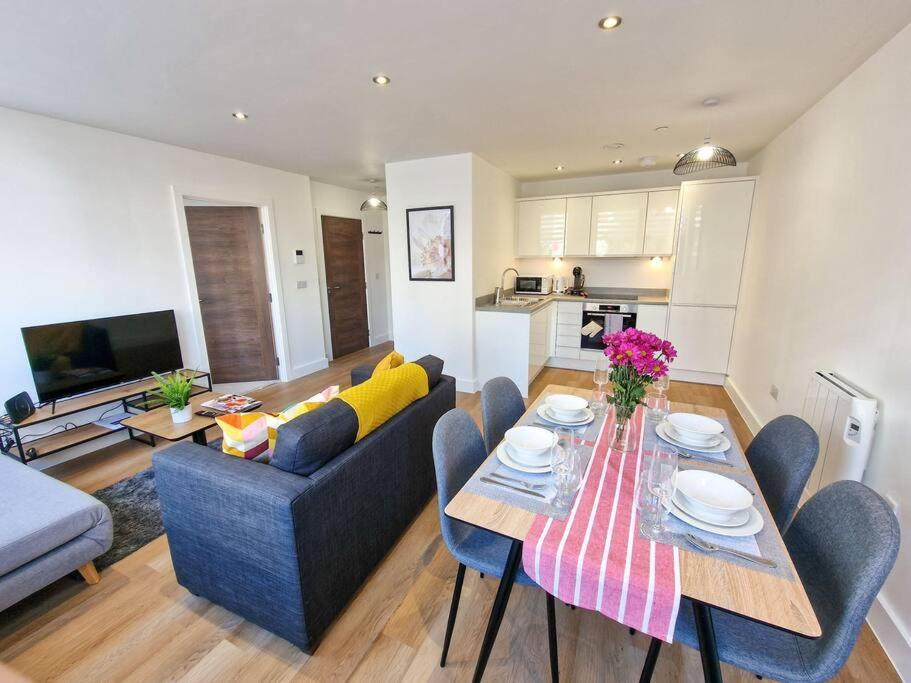 Free Parking: Old Trafford Apartment مانشستر المظهر الخارجي الصورة