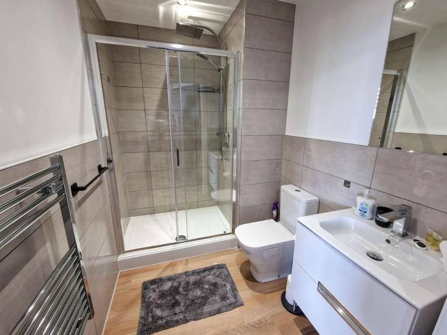 Free Parking: Old Trafford Apartment مانشستر المظهر الخارجي الصورة