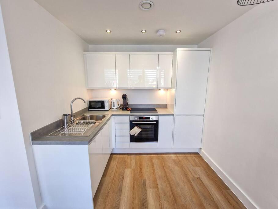 Free Parking: Old Trafford Apartment مانشستر المظهر الخارجي الصورة
